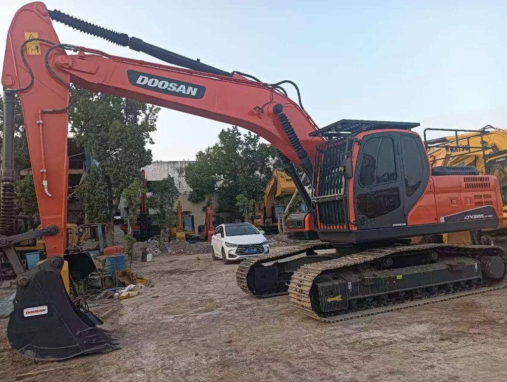 Doosan DX 225 LC - Paletli ekskavatör: fotoğraf 1 Doosan DX 225 LC - Paletli ekskavatör: fotoğraf 1