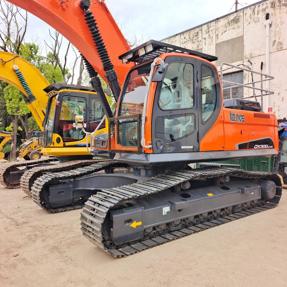 Doosan DX 300 - Paletli ekskavatör: fotoğraf 1 Doosan DX 300 - Paletli ekskavatör: fotoğraf 1