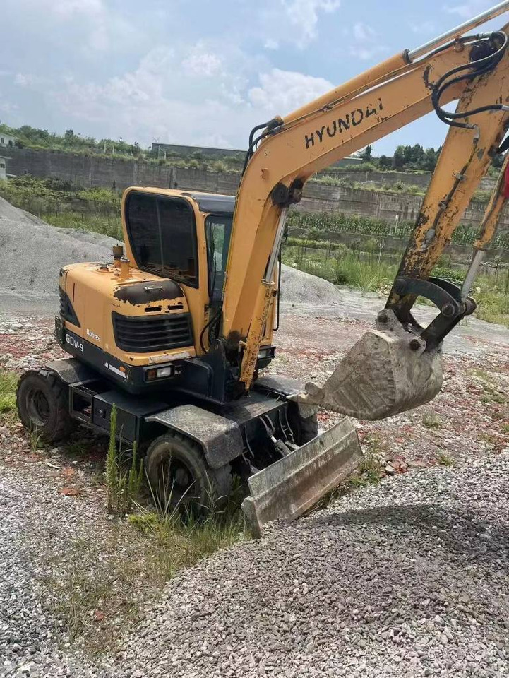 Hyundai 60W-9 - Tekerlekli ekskavatör: fotoğraf 2 Hyundai 60W-9 - Tekerlekli ekskavatör: fotoğraf 2