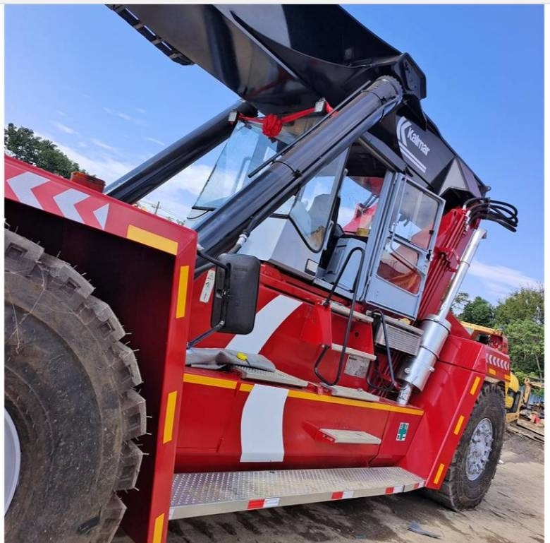 Kalmar DRF 450 - Reachstacker: fotoğraf 4 Kalmar DRF 450 - Reachstacker: fotoğraf 4