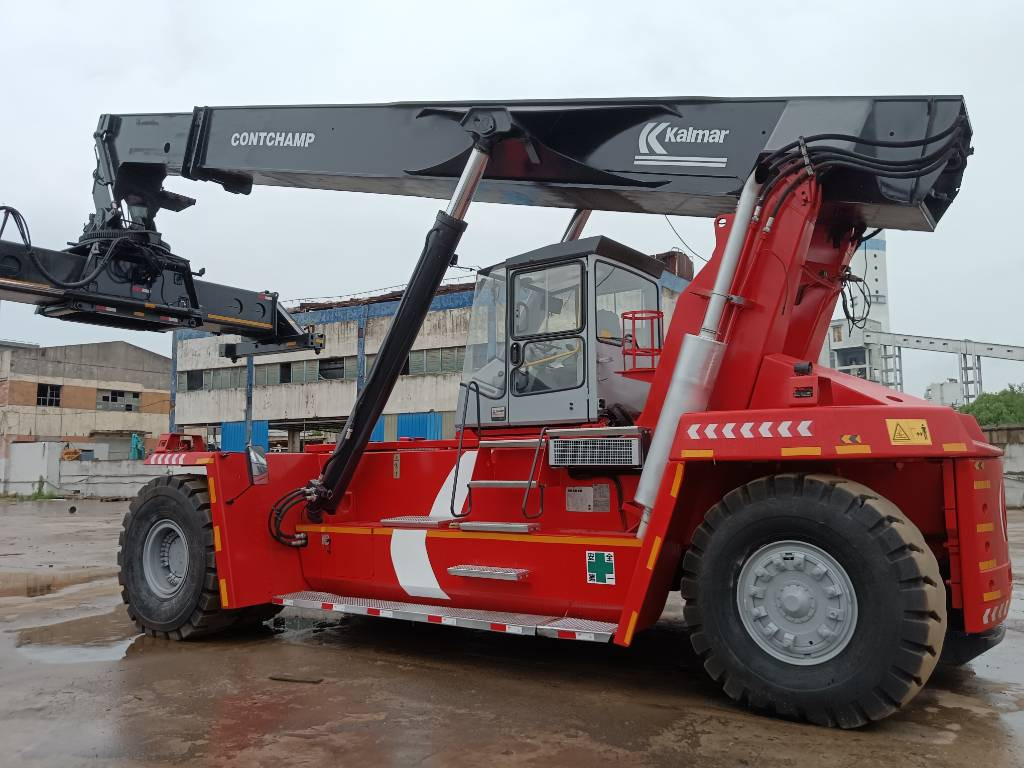Kalmar DRF 450 - Reachstacker: fotoğraf 1 Kalmar DRF 450 - Reachstacker: fotoğraf 1