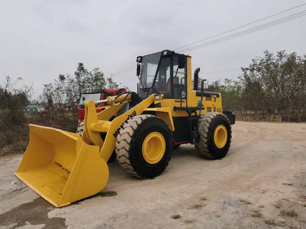 Komatsu WA 360-3 - Tekerlekli yükleyici: fotoğraf 5 Komatsu WA 360-3 - Tekerlekli yükleyici: fotoğraf 5