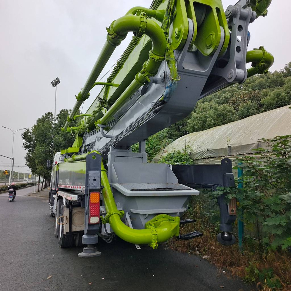 Zoomlion ZLJ5336THBSE - Mobil beton pompası: fotoğraf 1 Zoomlion ZLJ5336THBSE - Mobil beton pompası: fotoğraf 1