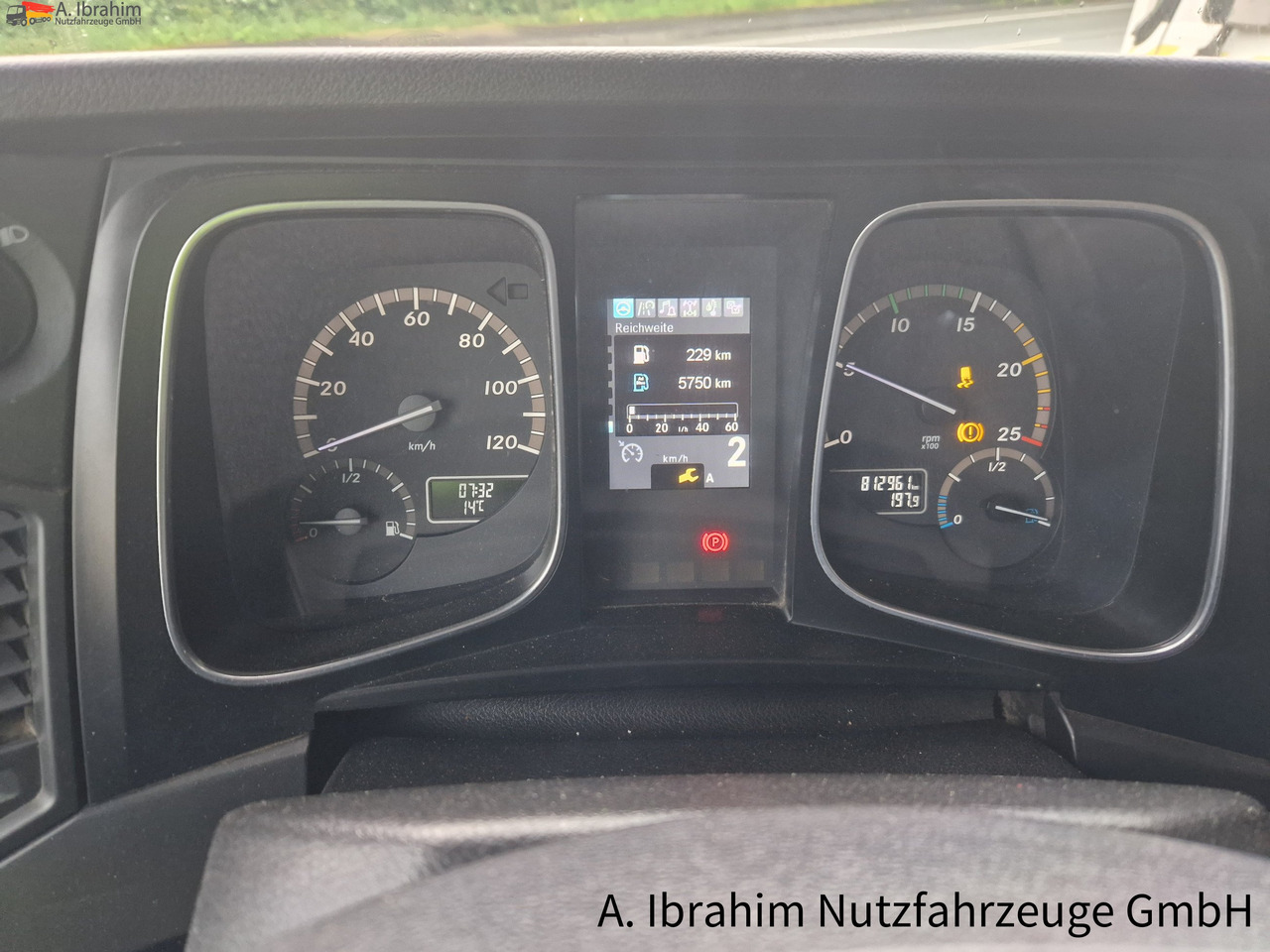 Mercedes-Benz 1845 Retarder Klima, Kühlschrank deutsches Fahrzeug - Çekici: fotoğraf 3 Mercedes-Benz 1845 Retarder Klima, Kühlschrank deutsches Fahrzeug - Çekici: fotoğraf 3