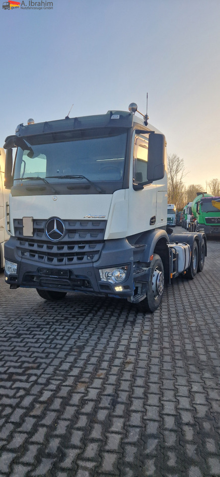 Mercedes-Benz 2643 6x4, Blatt Luft, scheckheft Mercedes , Kipphydraulik - Çekici: fotoğraf 1 Mercedes-Benz 2643 6x4, Blatt Luft, scheckheft Mercedes , Kipphydraulik - Çekici: fotoğraf 1