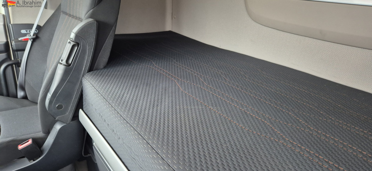 Daf XF 450 FAR Edscha Liftachse auch als Komplettzug !! - Tenteli kamyon: fotoğraf 3 Daf XF 450 FAR Edscha Liftachse auch als Komplettzug !! - Tenteli kamyon: fotoğraf 3