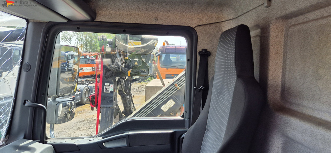 MAN TGL 8.150 4X2 BL Unfallschaden bedingt fahrbereit, Motor ok - Kamyonet: fotoğraf 3 MAN TGL 8.150 4X2 BL Unfallschaden bedingt fahrbereit, Motor ok - Kamyonet: fotoğraf 3