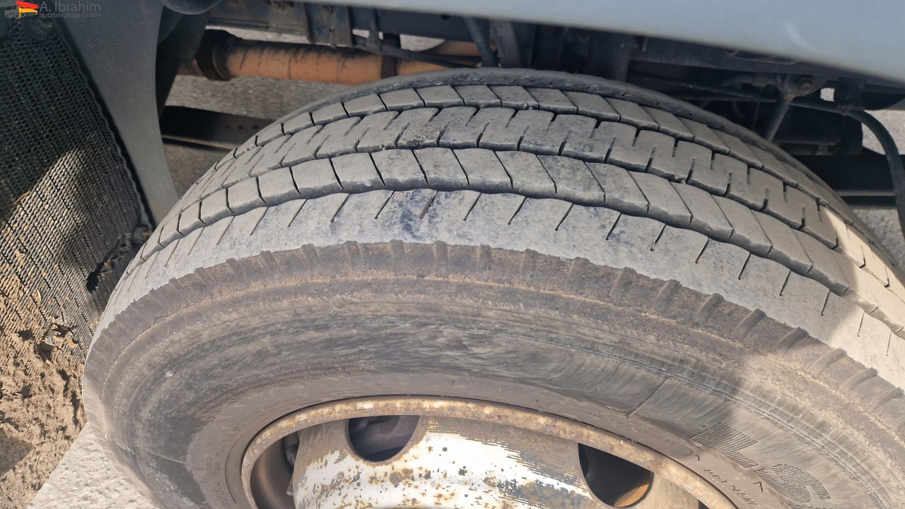 MAN 8.180 Thermokingkühlung - 30 ° sauber, 3. Gang kratzt, voll fahrbereit - Refrijeratör kamyon: fotoğraf 5 MAN 8.180 Thermokingkühlung - 30 ° sauber, 3. Gang kratzt, voll fahrbereit - Refrijeratör kamyon: fotoğraf 5