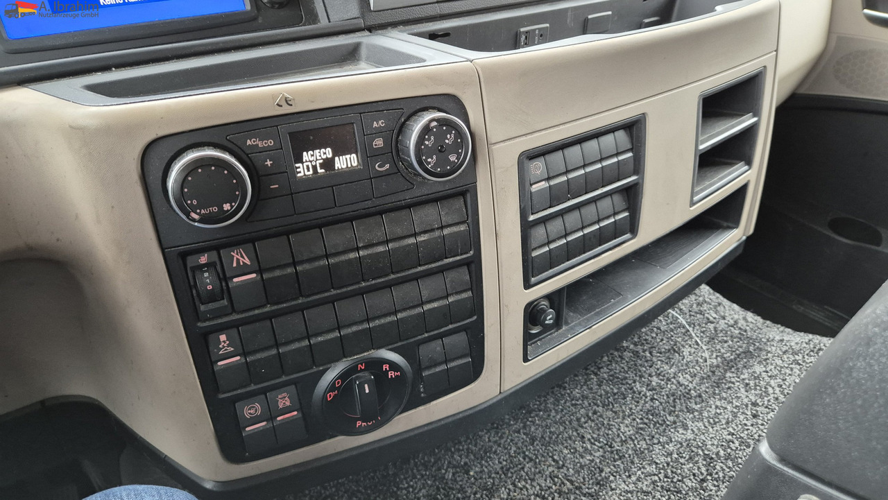 MAN 8.250 7,30 m Koffer, Navi, Topzustand - Kapalı kasa kamyonet: fotoğraf 3 MAN 8.250 7,30 m Koffer, Navi, Topzustand - Kapalı kasa kamyonet: fotoğraf 3