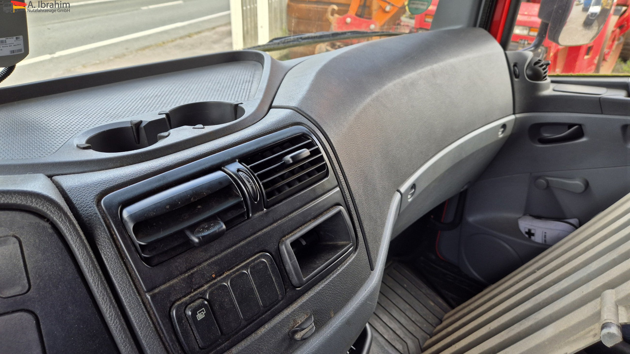 Mercedes-Benz 1222 Werkstattkoffer mit Regalsystem - Kapalı kasa kamyon: fotoğraf 4 Mercedes-Benz 1222 Werkstattkoffer mit Regalsystem - Kapalı kasa kamyon: fotoğraf 4