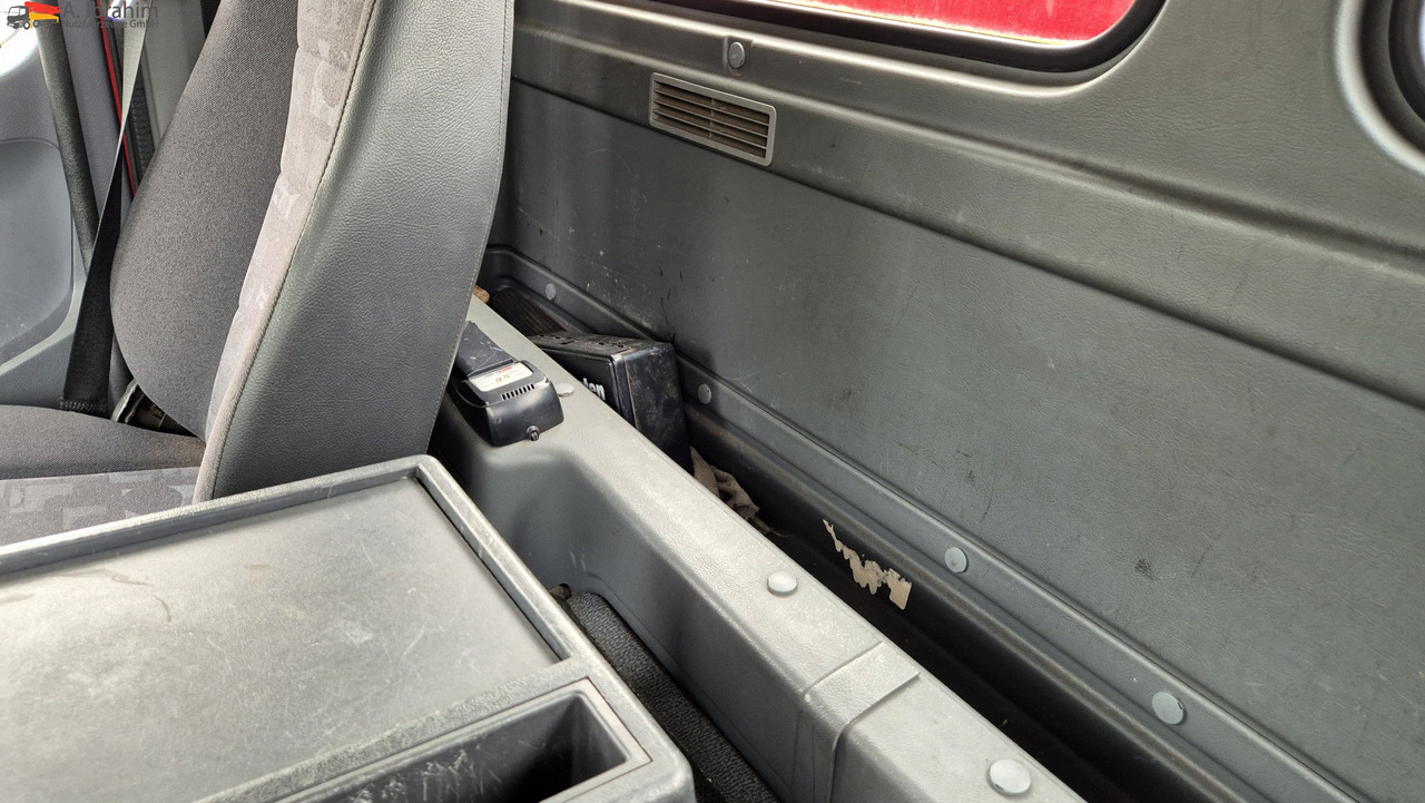 Mercedes-Benz 1833 HIAB Kran, Funk FB Scheckheft gepflegt bei Mercedes - Sal/ Açık kasa kamyon, Vinçli kamyon: fotoğraf 4 Mercedes-Benz 1833 HIAB Kran, Funk FB Scheckheft gepflegt bei Mercedes - Sal/ Açık kasa kamyon, Vinçli kamyon: fotoğraf 4