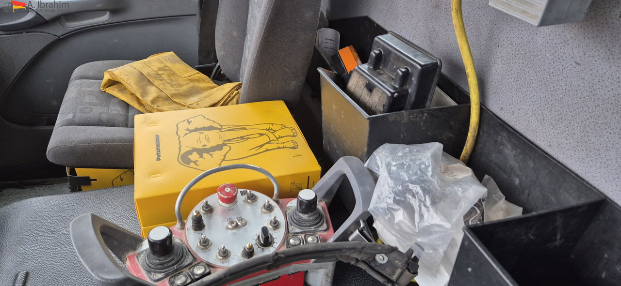 Mercedes-Benz 3241 PM 21-3   Liebherr 7 cbm PUMI Putzmeister Liebherr - Pompalı mikser: fotoğraf 3 Mercedes-Benz 3241 PM 21-3   Liebherr 7 cbm PUMI Putzmeister Liebherr - Pompalı mikser: fotoğraf 3