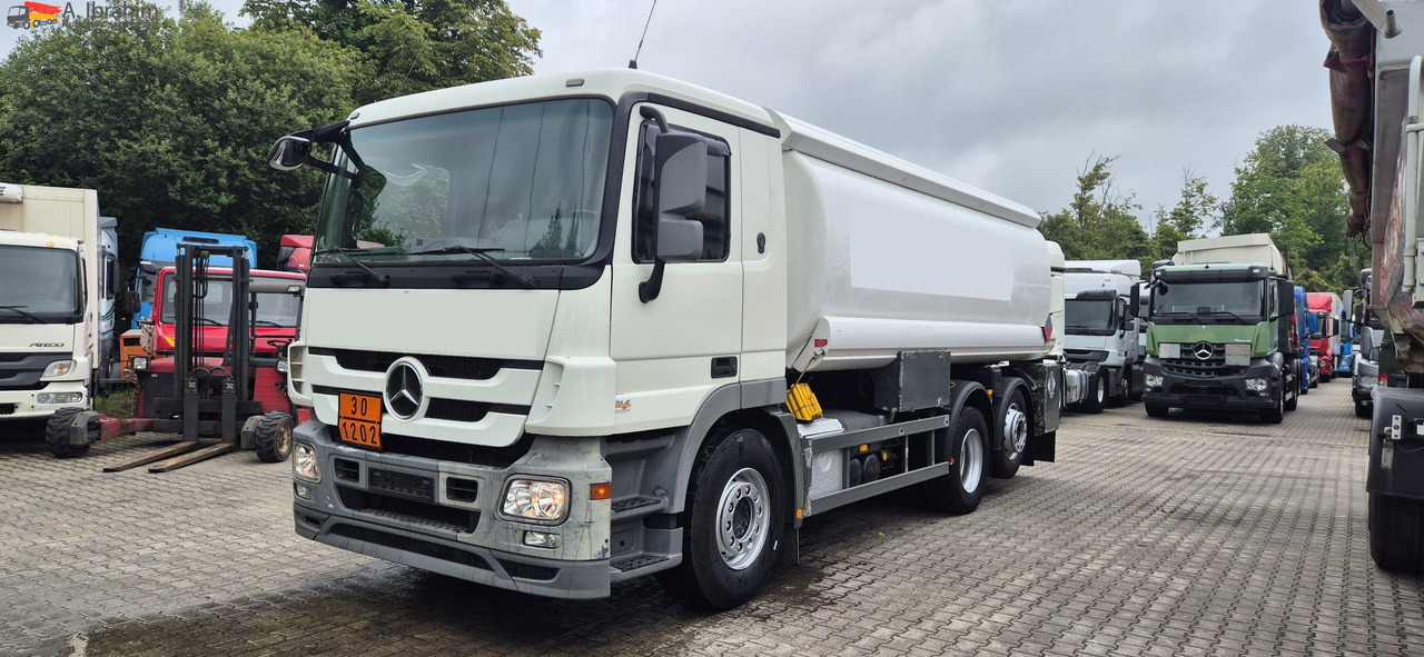 Mercedes-Benz Actros 2536 L 3 Kammern, 19500 L, mp3, Oben Unten Befüllung - Tanker kamyon: fotoğraf 1 Mercedes-Benz Actros 2536 L 3 Kammern, 19500 L, mp3, Oben Unten Befüllung - Tanker kamyon: fotoğraf 1