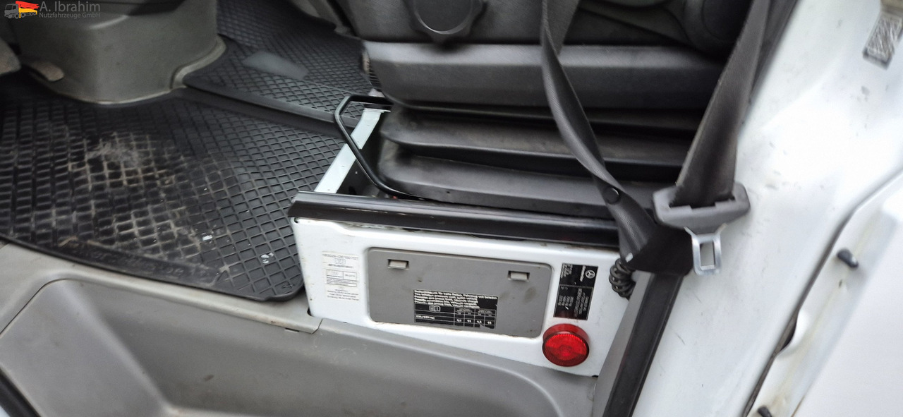Mercedes-Benz Sprinter DB 319 CDI Automatik, Tempomat, ATM bei 290 tkm - Çekici kamyonu: fotoğraf 4 Mercedes-Benz Sprinter DB 319 CDI Automatik, Tempomat, ATM bei 290 tkm - Çekici kamyonu: fotoğraf 4