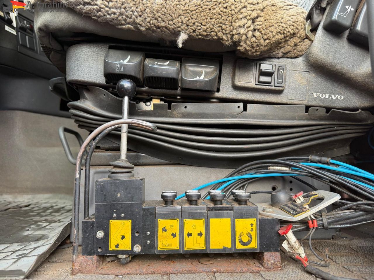 Volvo FH12-420 8x2 Fahrzeugpapiere Schweiz - Kancalı yükleyici kamyon: fotoğraf 4 Volvo FH12-420 8x2 Fahrzeugpapiere Schweiz - Kancalı yükleyici kamyon: fotoğraf 4