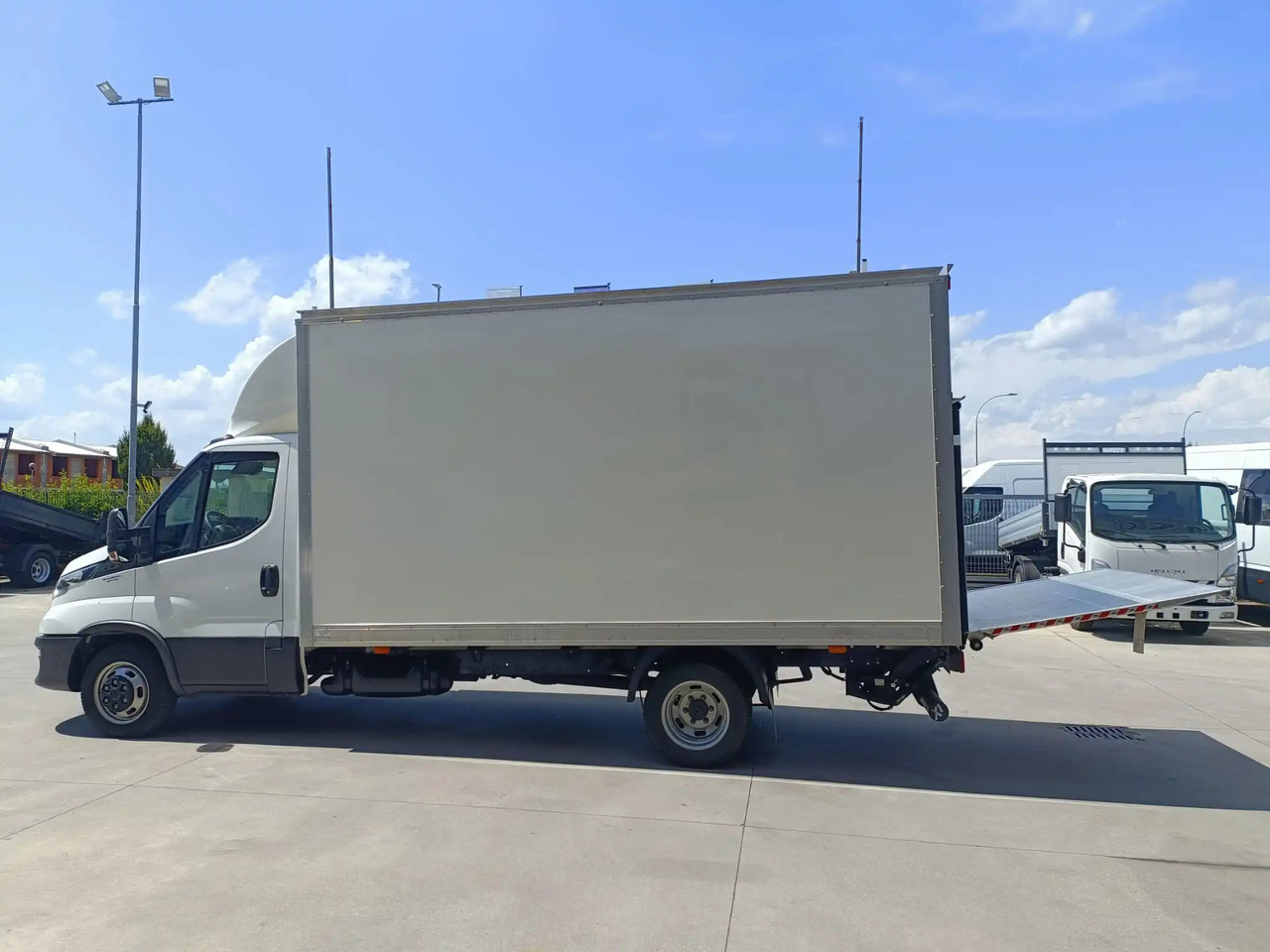 FURGONATURA BOX IDEALE PER IVECO DAILY - Kapalı kasa: fotoğraf 1 FURGONATURA BOX IDEALE PER IVECO DAILY - Kapalı kasa: fotoğraf 1