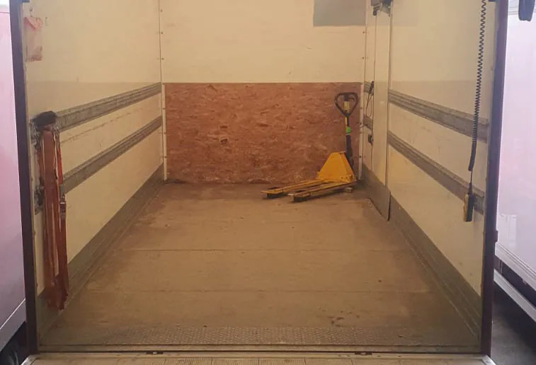 IVECO EUROCARGO 100E18 - Kapalı kasa kamyon: fotoğraf 5 IVECO EUROCARGO 100E18 - Kapalı kasa kamyon: fotoğraf 5