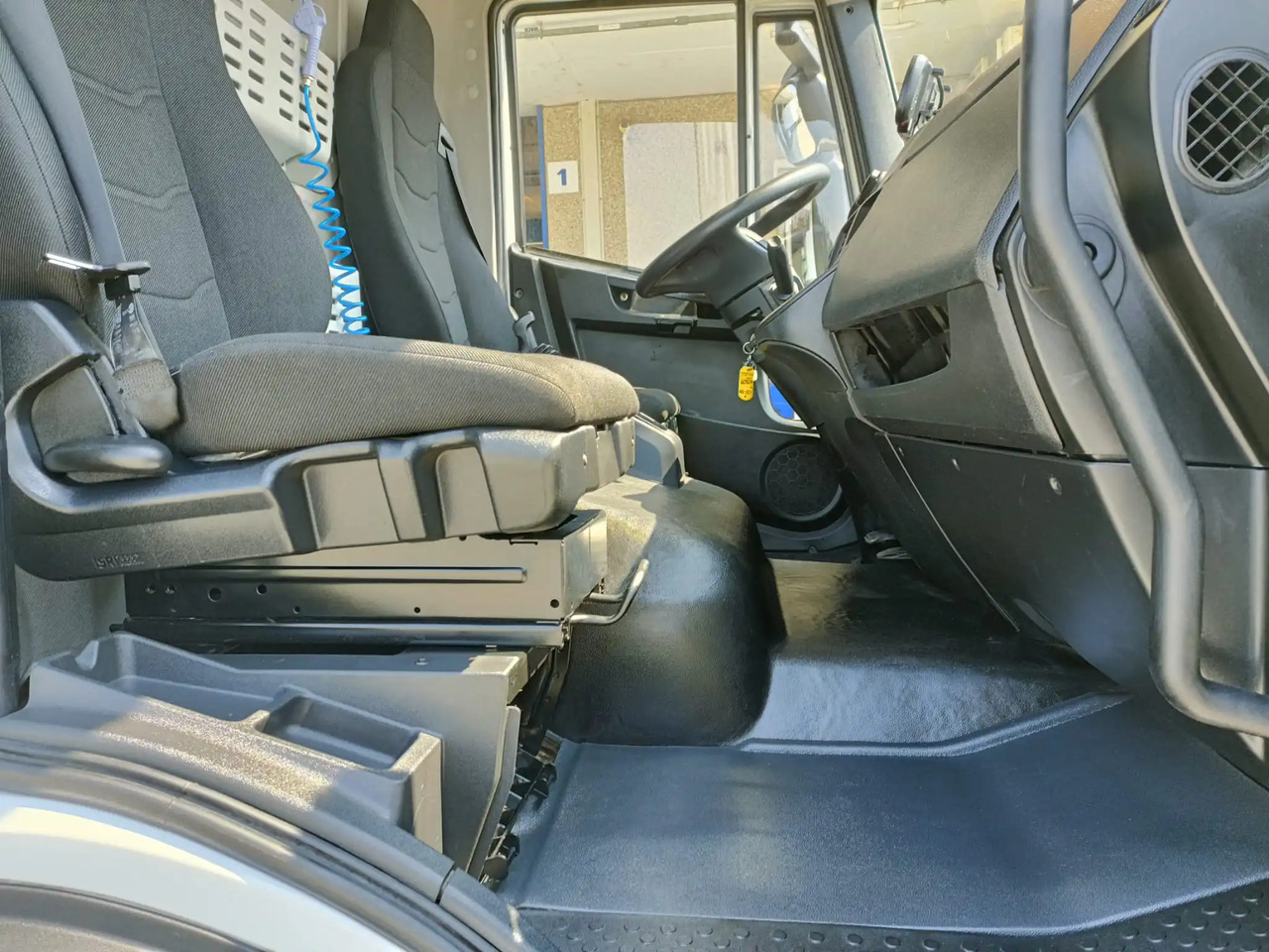 IVECO EUROCARGO 120E19P - Şasi kamyon: fotoğraf 2 IVECO EUROCARGO 120E19P - Şasi kamyon: fotoğraf 2