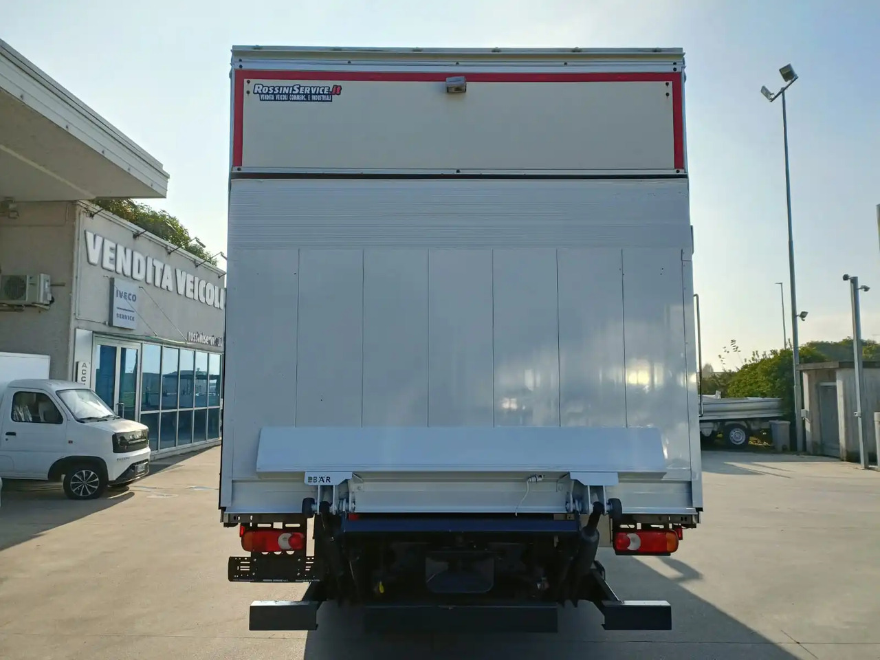 IVECO EUROCARGO 140E28P - Tenteli kamyon: fotoğraf 4 IVECO EUROCARGO 140E28P - Tenteli kamyon: fotoğraf 4