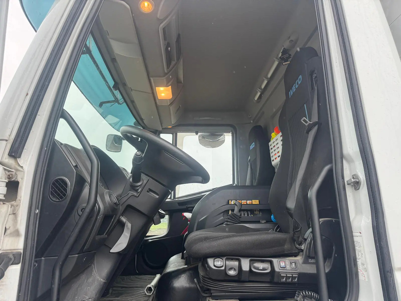 IVECO EUROCARGO 180E32P - Şasi kamyon: fotoğraf 2 IVECO EUROCARGO 180E32P - Şasi kamyon: fotoğraf 2