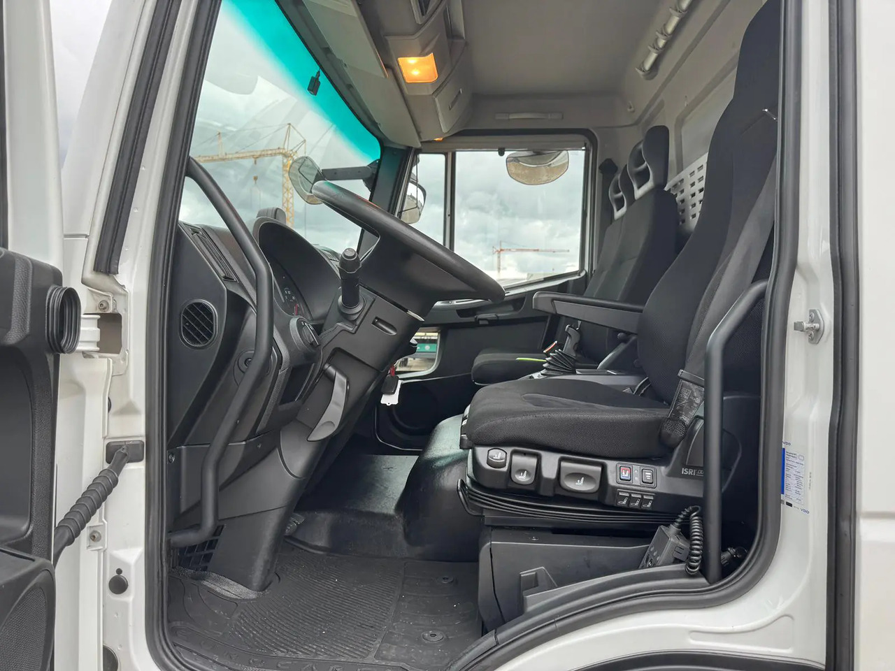 IVECO EUROCARGO 75E19P - Şasi kamyon: fotoğraf 2 IVECO EUROCARGO 75E19P - Şasi kamyon: fotoğraf 2