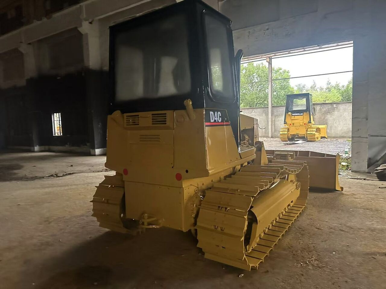 Caterpillar D4C - Buldozer: fotoğraf 3 Caterpillar D4C - Buldozer: fotoğraf 3
