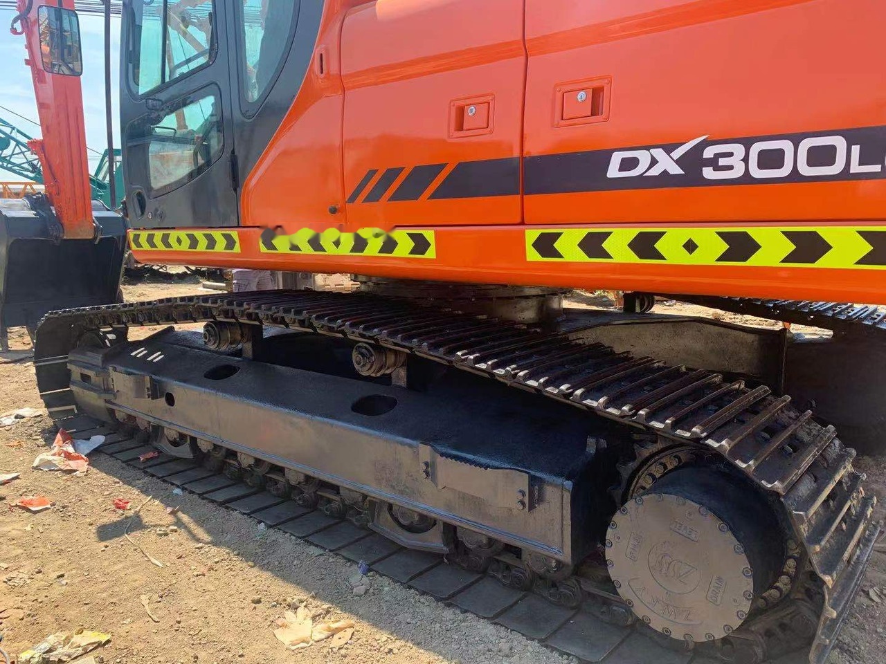 Paletli ekskavatör Doosan DX300: fotoğraf 8