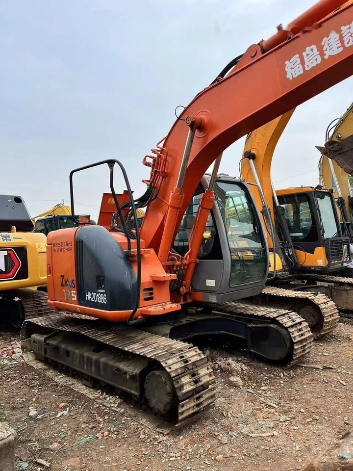 Hitachi ZX135 - Paletli ekskavatör: fotoğraf 2 Hitachi ZX135 - Paletli ekskavatör: fotoğraf 2