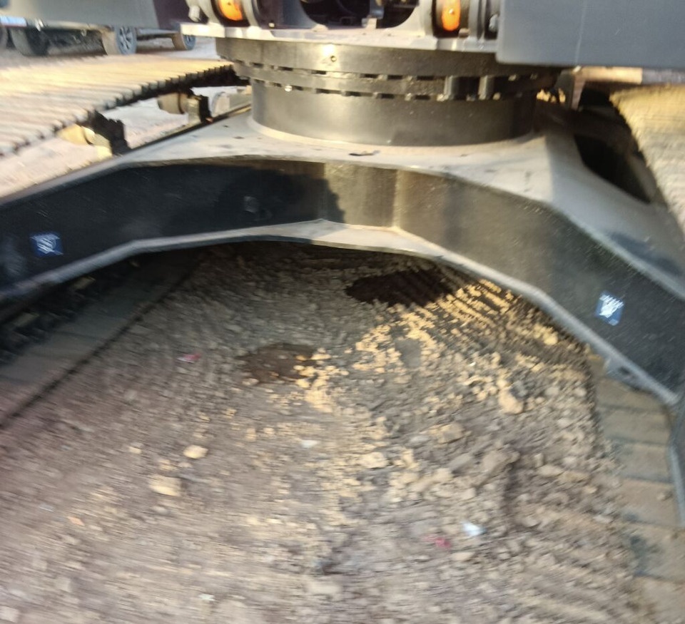 Hitachi ZX240 - Paletli ekskavatör: fotoğraf 2 Hitachi ZX240 - Paletli ekskavatör: fotoğraf 2