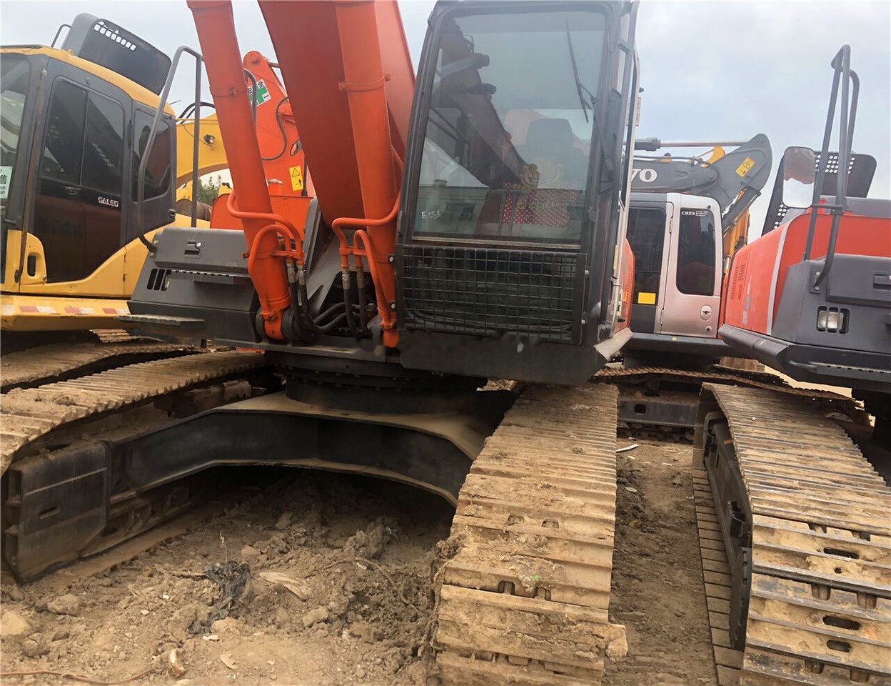 Hitachi ZX360 - Paletli ekskavatör: fotoğraf 1 Hitachi ZX360 - Paletli ekskavatör: fotoğraf 1