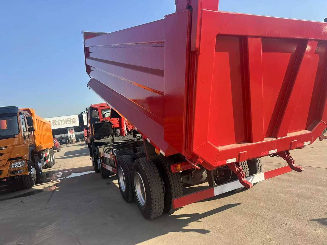 Howo HAOHAN DUMP TRUCK 8X4 - Damperli kamyon: fotoğraf 4 Howo HAOHAN DUMP TRUCK 8X4 - Damperli kamyon: fotoğraf 4