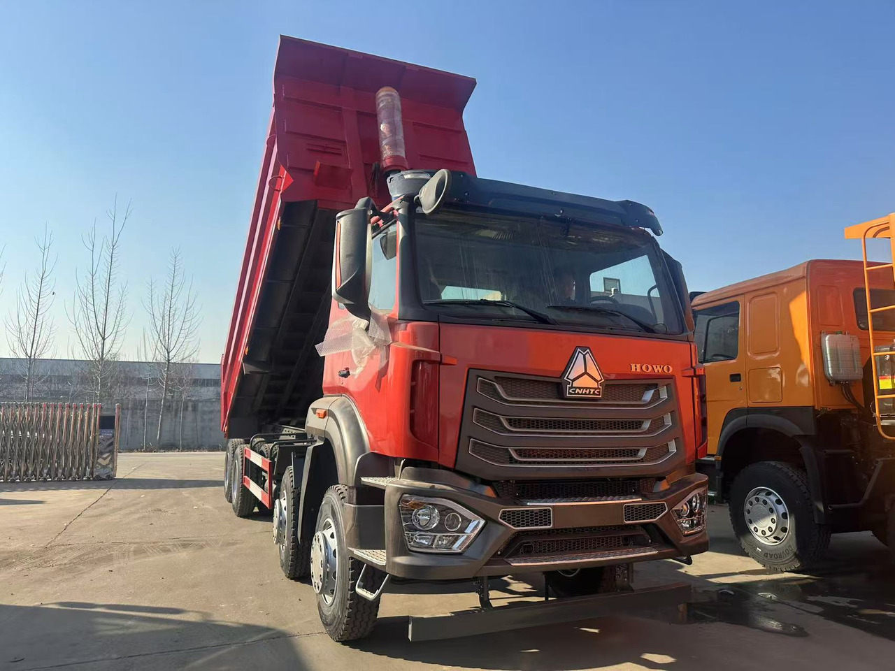 Howo HAOHAN DUMP TRUCK 8X4 - Damperli kamyon: fotoğraf 1 Howo HAOHAN DUMP TRUCK 8X4 - Damperli kamyon: fotoğraf 1