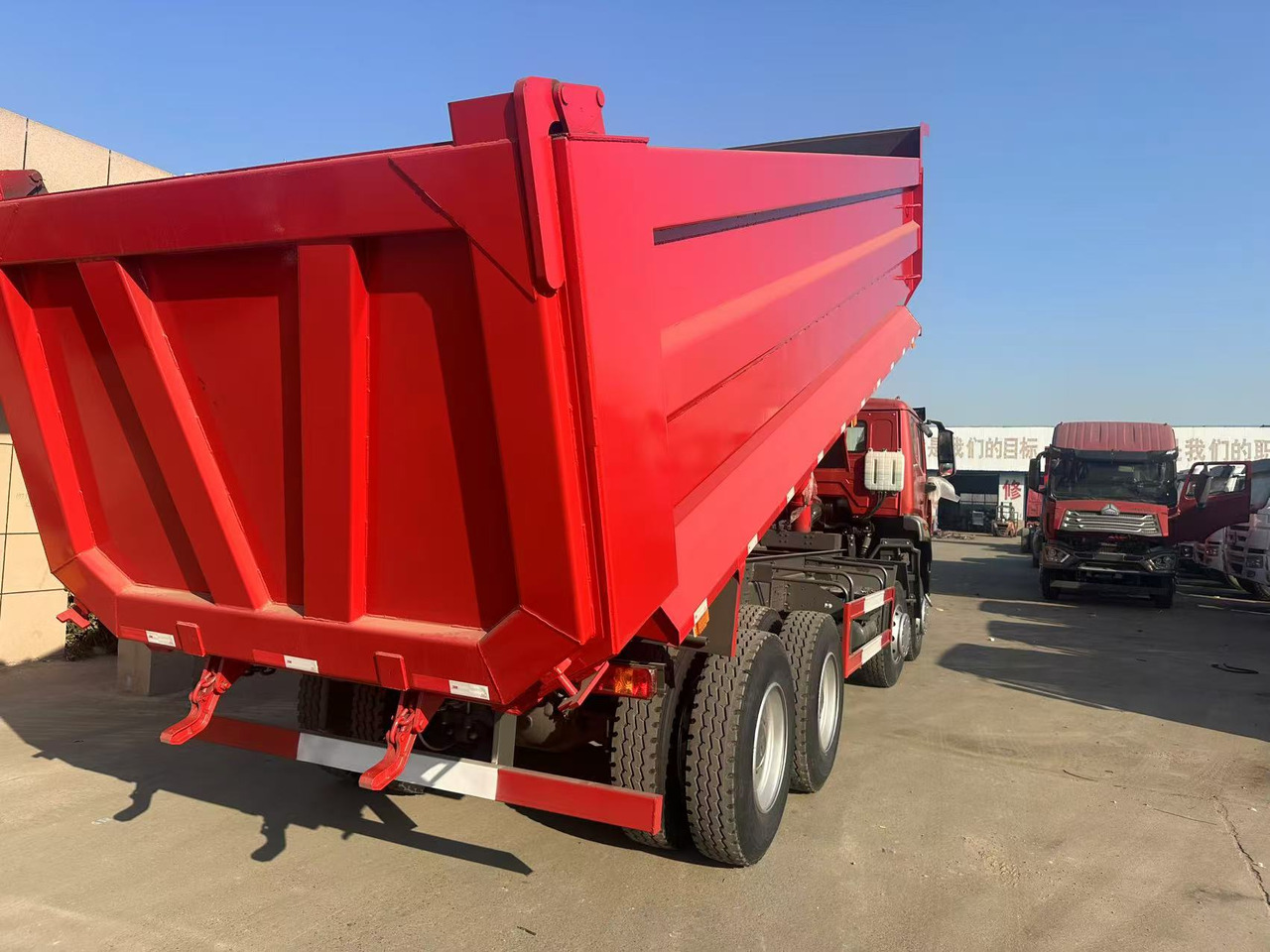 Howo HAOHAN DUMP TRUCK 8X4 - Damperli kamyon: fotoğraf 5 Howo HAOHAN DUMP TRUCK 8X4 - Damperli kamyon: fotoğraf 5