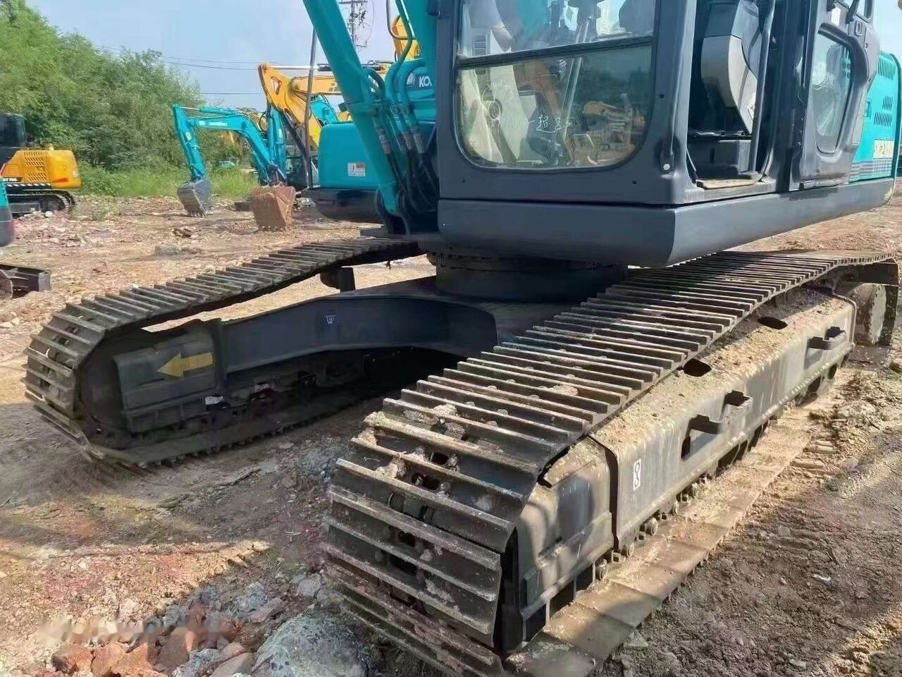 Kobelco SK210D - Paletli ekskavatör: fotoğraf 4 Kobelco SK210D - Paletli ekskavatör: fotoğraf 4