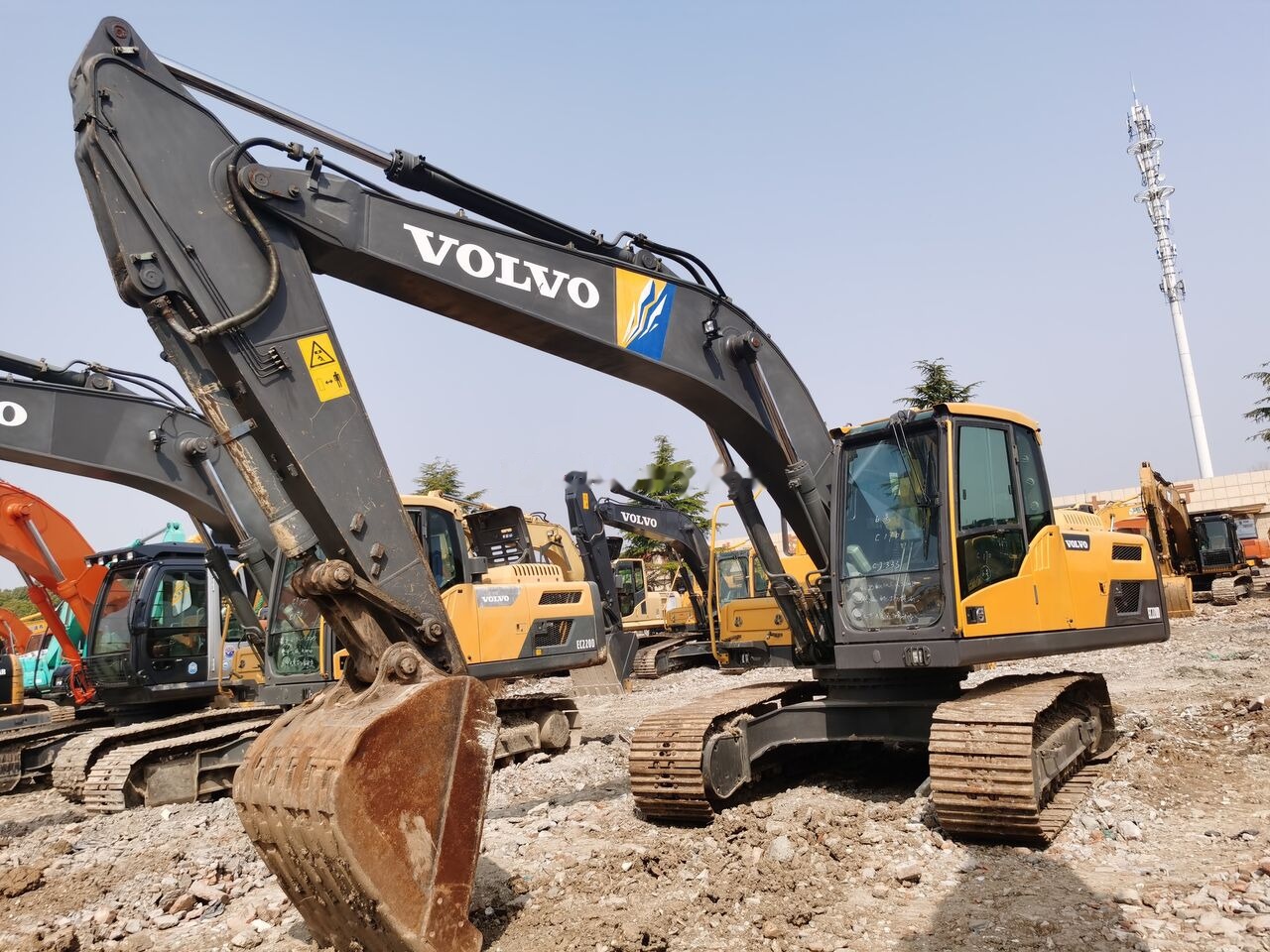 Volvo EC220 - Paletli ekskavatör: fotoğraf 5 Volvo EC220 - Paletli ekskavatör: fotoğraf 5