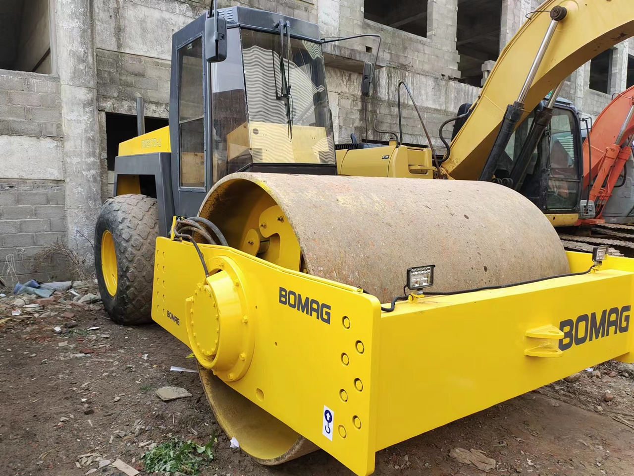 BOMAG BW217D-2 - Kompaktör: fotoğraf 1 BOMAG BW217D-2 - Kompaktör: fotoğraf 1