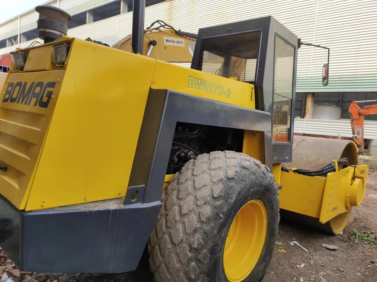 BOMAG BW217D - Kompaktör: fotoğraf 3 BOMAG BW217D - Kompaktör: fotoğraf 3