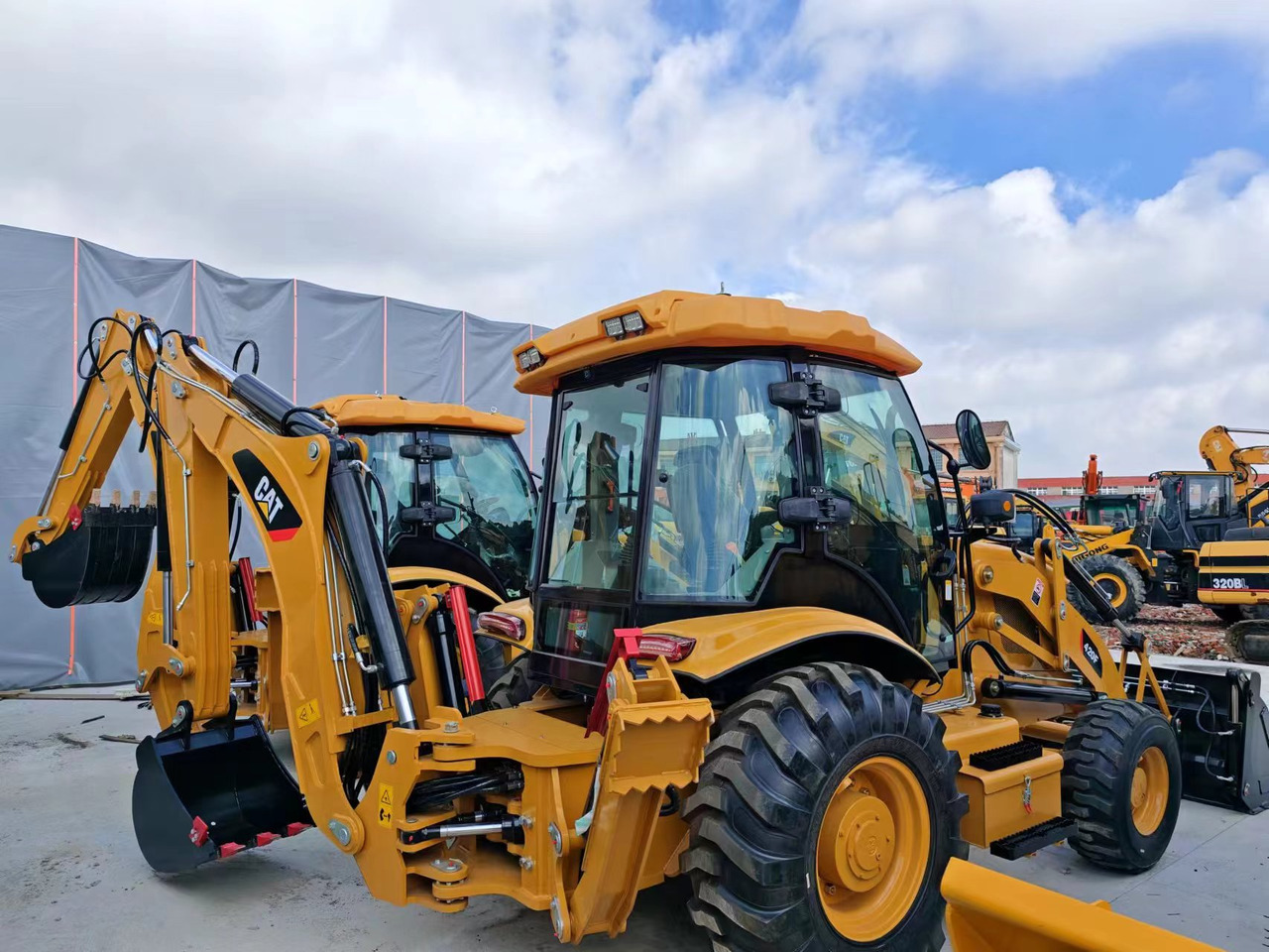 CAT 420F - Iş makinesi: fotoğraf 2 CAT 420F - Iş makinesi: fotoğraf 2