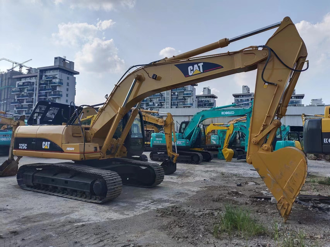 CATERPILLAR 325C - Paletli ekskavatör: fotoğraf 1 CATERPILLAR 325C - Paletli ekskavatör: fotoğraf 1