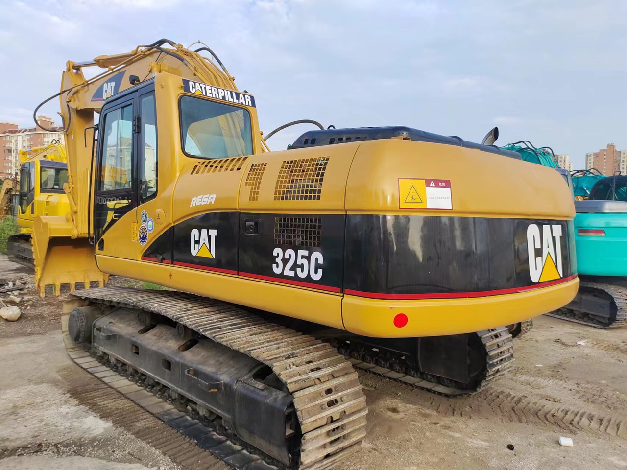 CATERPILLAR 325C - Paletli ekskavatör: fotoğraf 1 CATERPILLAR 325C - Paletli ekskavatör: fotoğraf 1