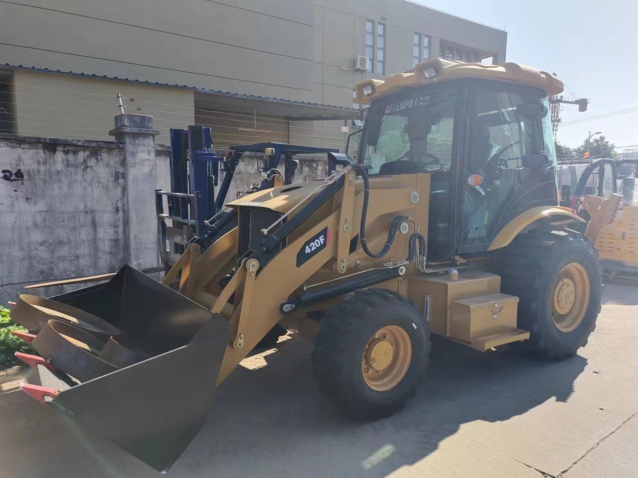 CATERPILLAR 420F - Iş makinesi: fotoğraf 2 CATERPILLAR 420F - Iş makinesi: fotoğraf 2