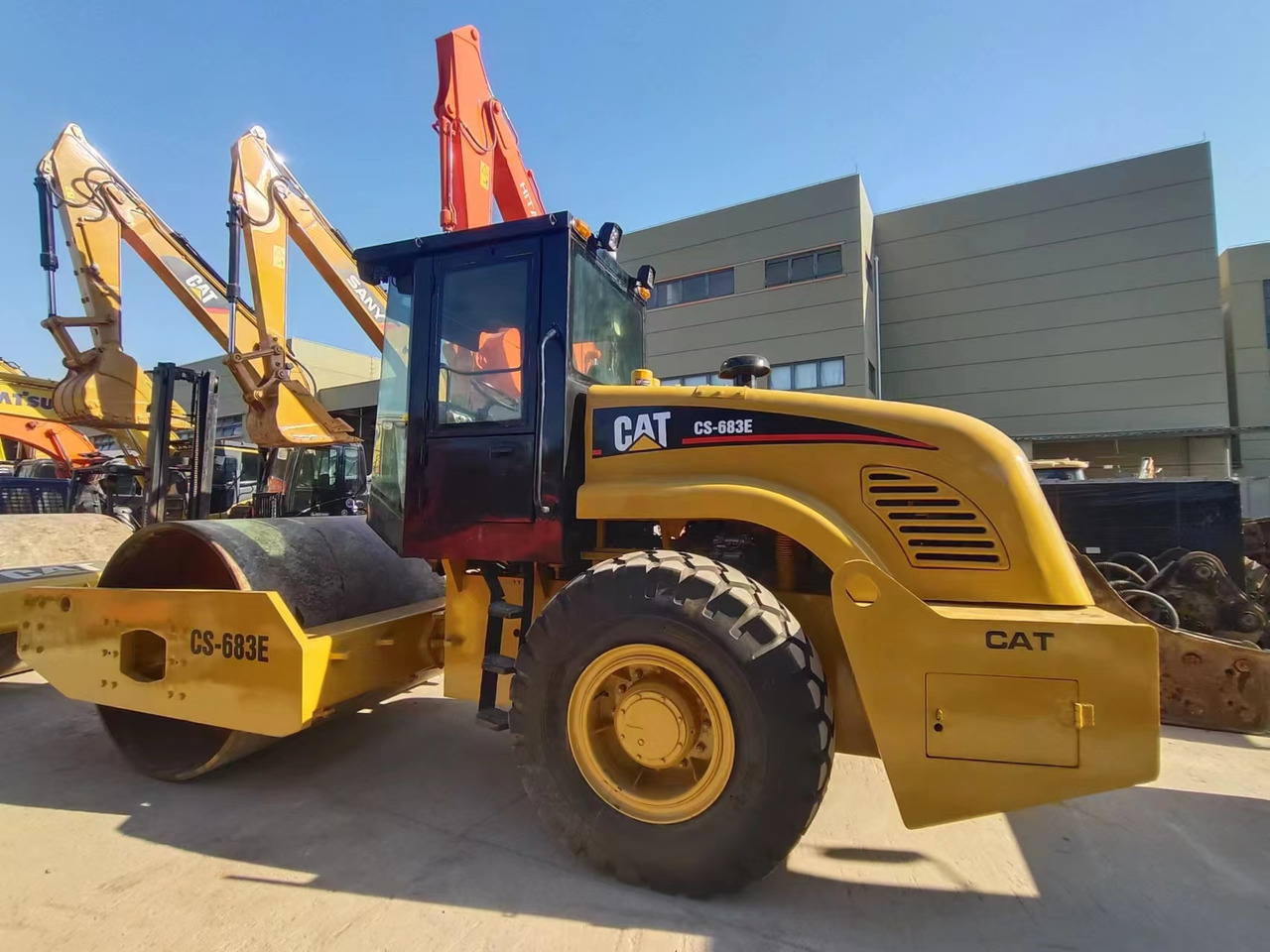 CATERPILLAR CS683E - Kompaktör: fotoğraf 1 CATERPILLAR CS683E - Kompaktör: fotoğraf 1