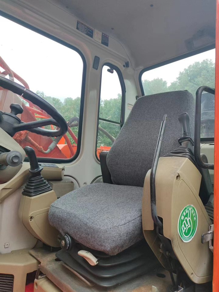 DOOSAN DH150W-7 - Tekerlekli ekskavatör: fotoğraf 4 DOOSAN DH150W-7 - Tekerlekli ekskavatör: fotoğraf 4