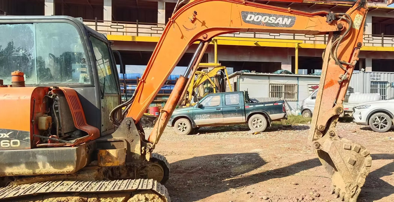 DOOSAN dx60 - Mini ekskavatör: fotoğraf 2 DOOSAN dx60 - Mini ekskavatör: fotoğraf 2