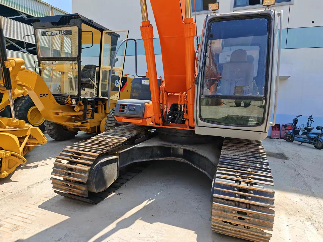 HITACHI EX200-5 - Paletli ekskavatör: fotoğraf 3 HITACHI EX200-5 - Paletli ekskavatör: fotoğraf 3