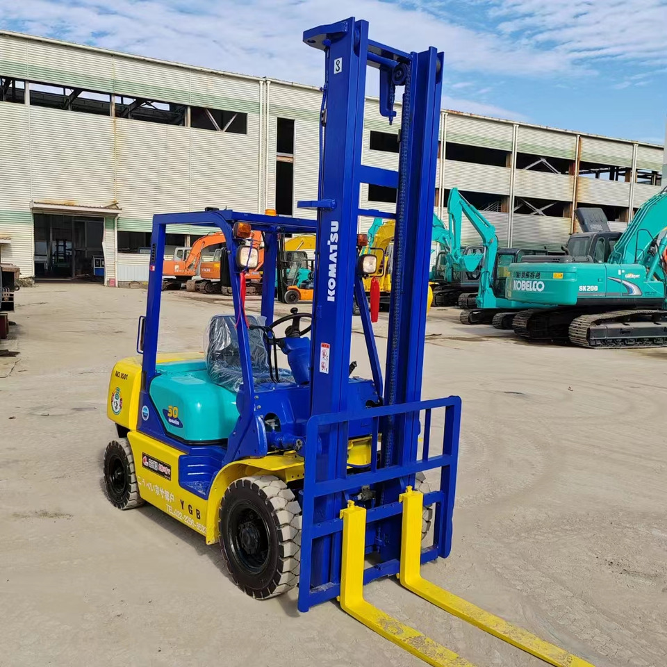KOMATSU FD30 - Dizel forklift: fotoğraf 3 KOMATSU FD30 - Dizel forklift: fotoğraf 3