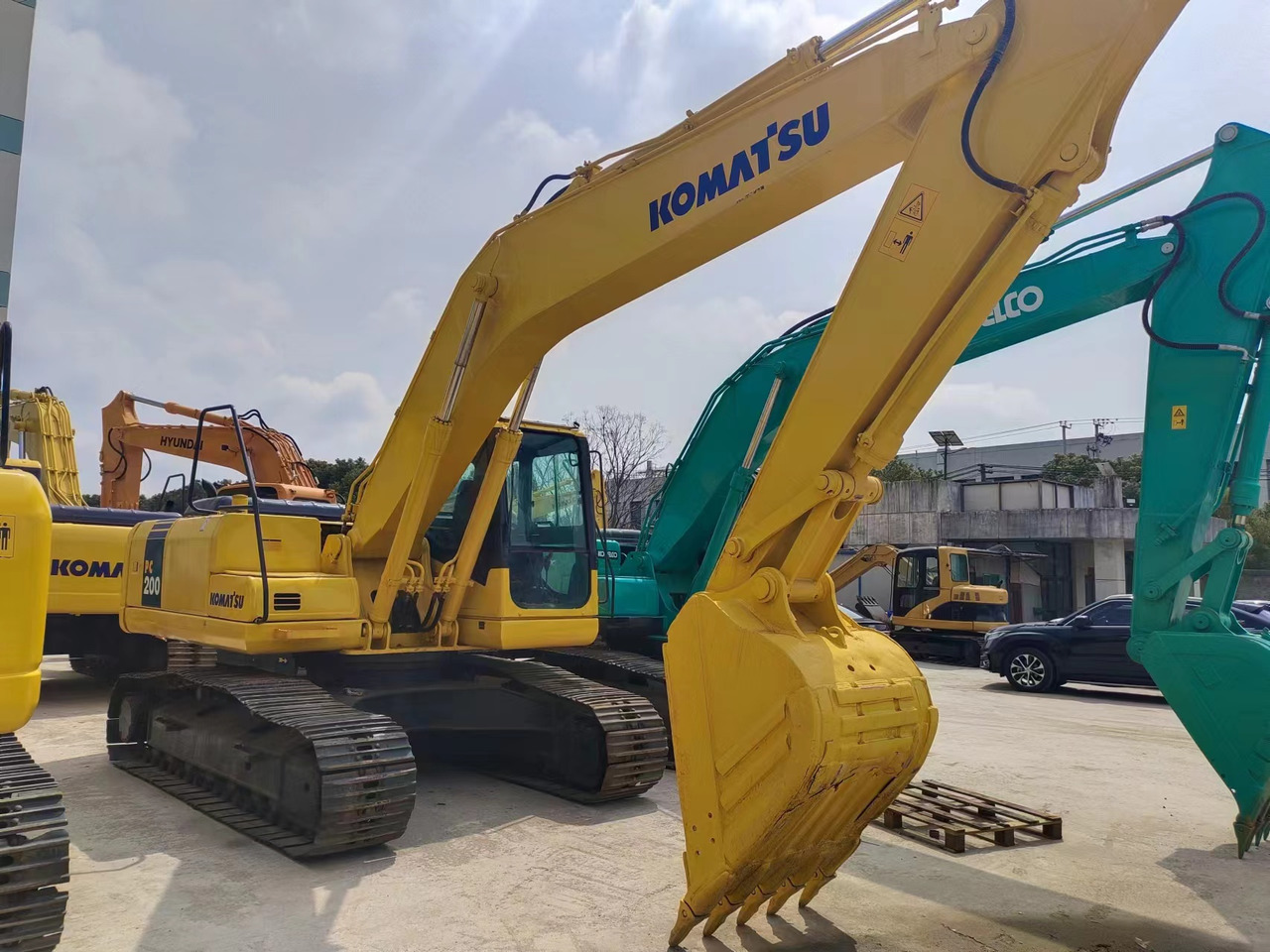 KOMATSU PC200-7 - Paletli ekskavatör: fotoğraf 1 KOMATSU PC200-7 - Paletli ekskavatör: fotoğraf 1