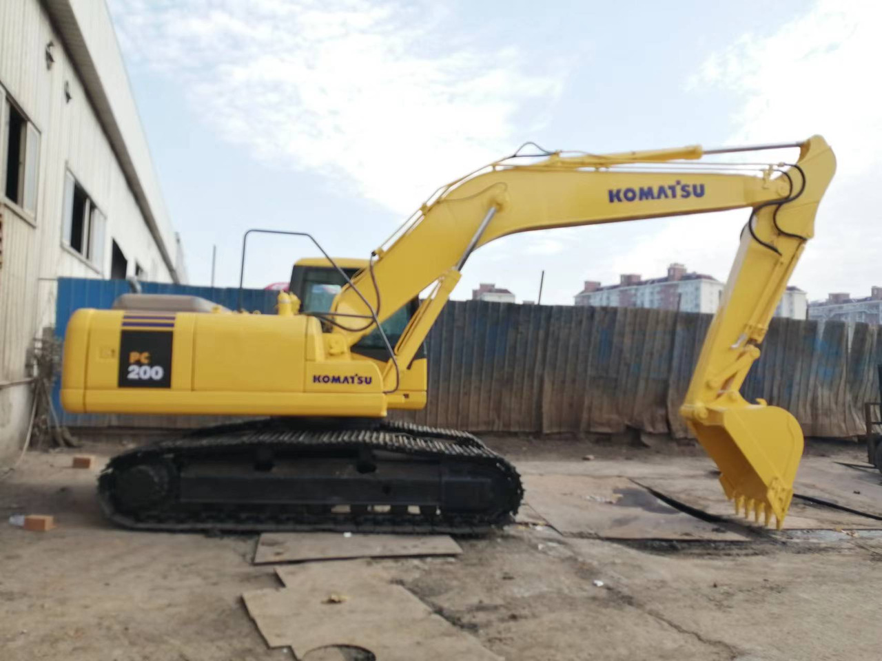 KOMATSU PC200-7 - Paletli ekskavatör: fotoğraf 1 KOMATSU PC200-7 - Paletli ekskavatör: fotoğraf 1