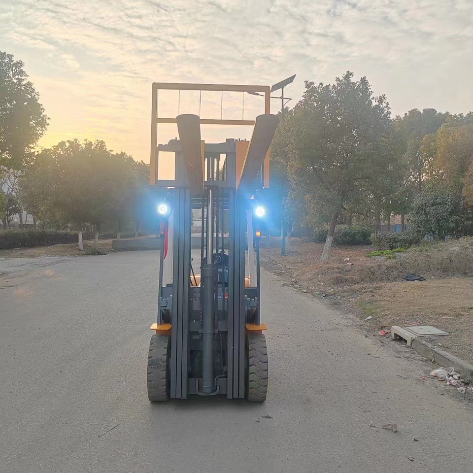 TCM FD30 diesel ISUZU engine forklift from Japan - Dizel forklift: fotoğraf 4 TCM FD30 diesel ISUZU engine forklift from Japan - Dizel forklift: fotoğraf 4