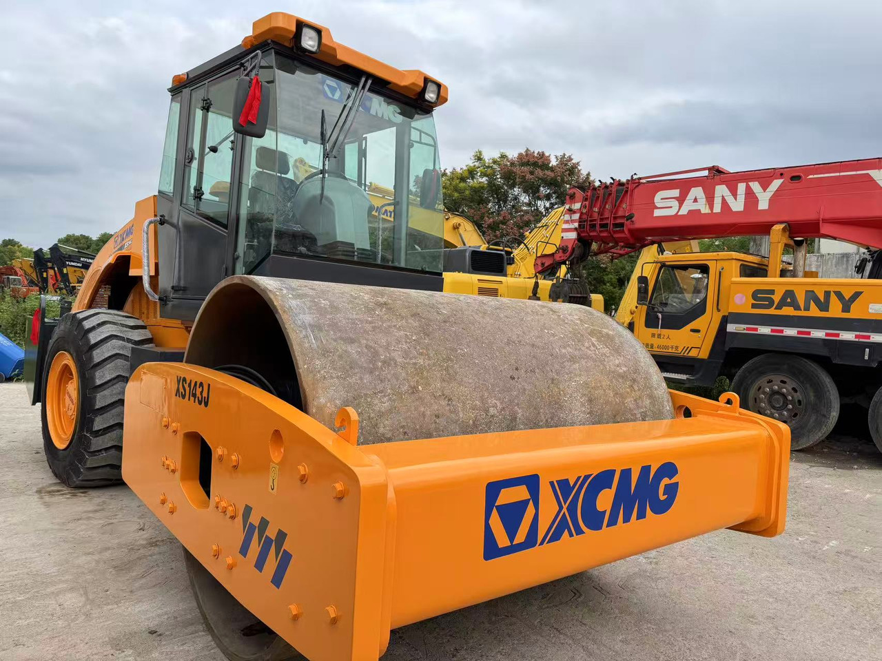 XCMG XS143J - Yol silindiri: fotoğraf 1 XCMG XS143J - Yol silindiri: fotoğraf 1